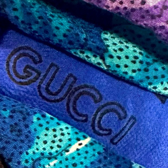 WOW POSHMARK - Authentic Gucci Scarf - Picture 3 of 16